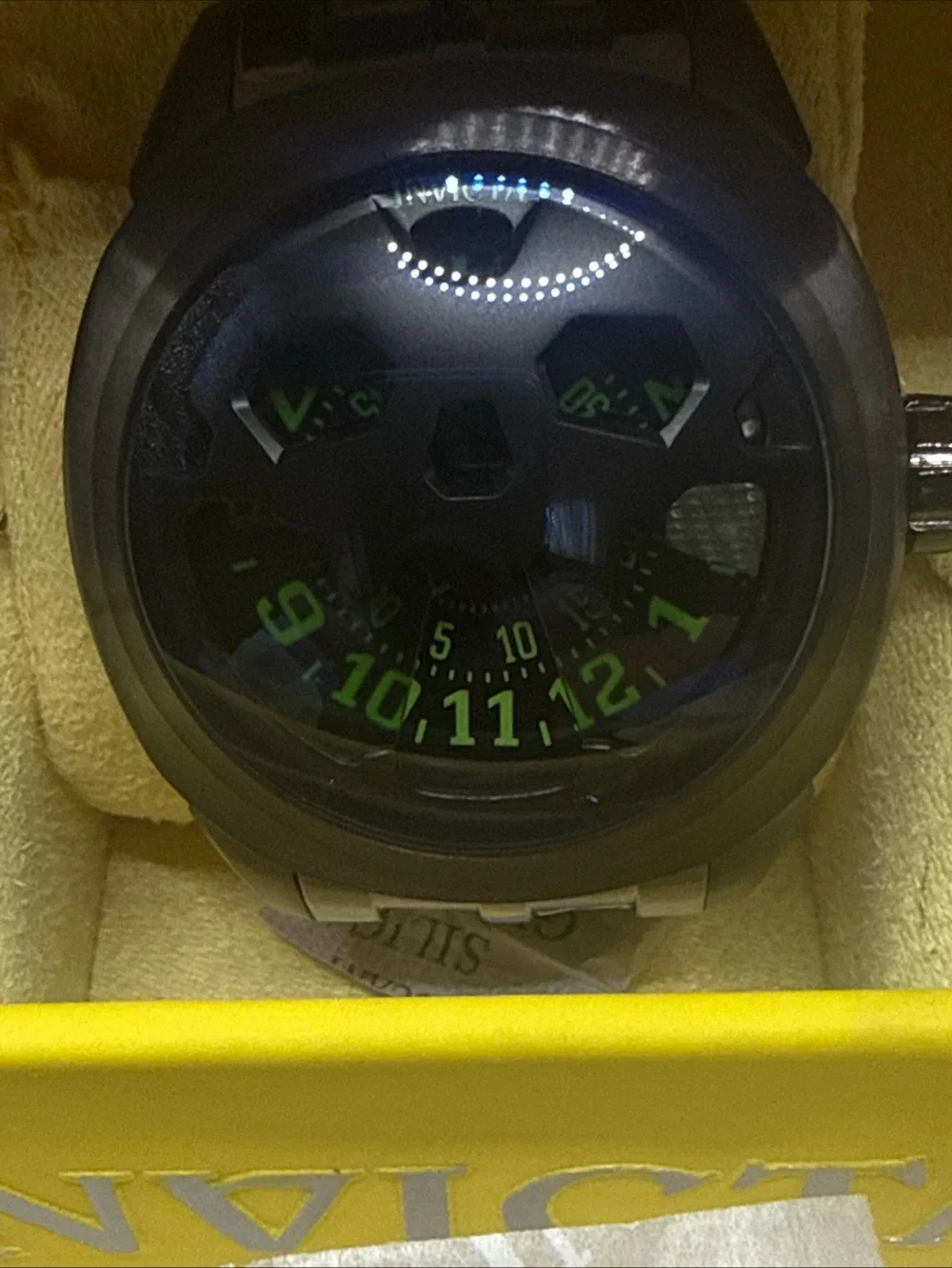 Invicta Speedway Skull Automatic (Model 33204) Green Dial